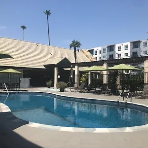 https://mikado-hotel.topanaheimhotels.com